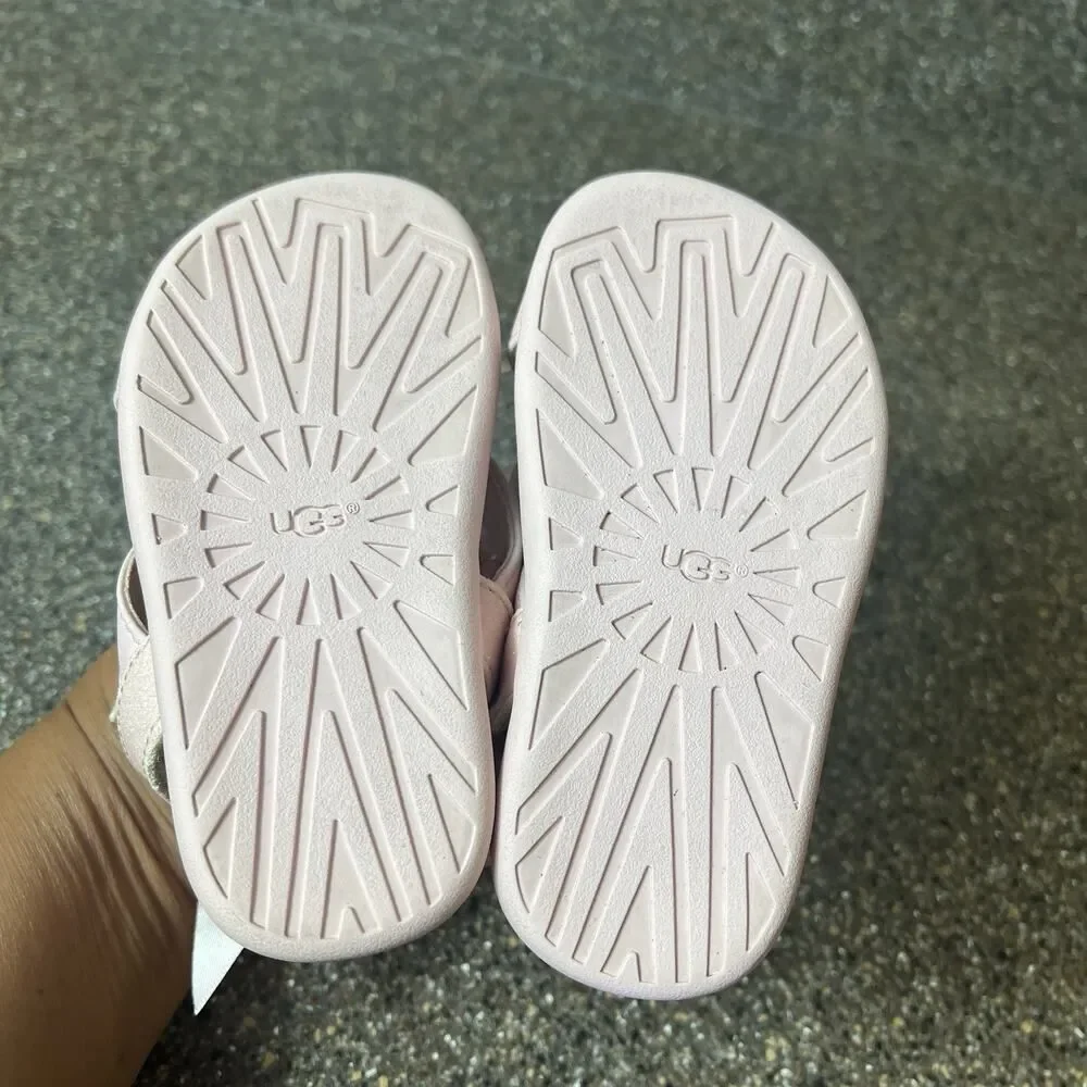 UGG Little Girls Toddlers Size 6/7 Pink Glitter Faux Leather Ankle Strap Sandals